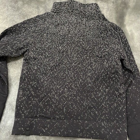 NWOT Lululemon Jacket Size 2 - Picture 5 of 6